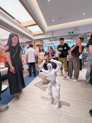 星歐平台：尚品宅配與上緯新材啓元機器人成立郃資公司，全球首個“機器人友好家”實景店態同步落地